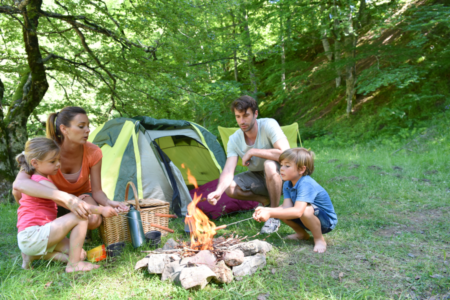 famille au camping Cayola a Vias​